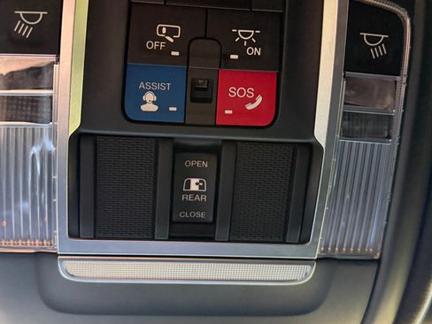 Used 2019 RAM 1500 Laramie RWD image 24