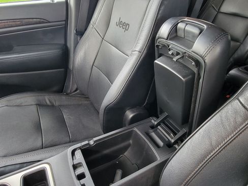 Used 2011 Jeep Grand Cherokee Laredo image 19