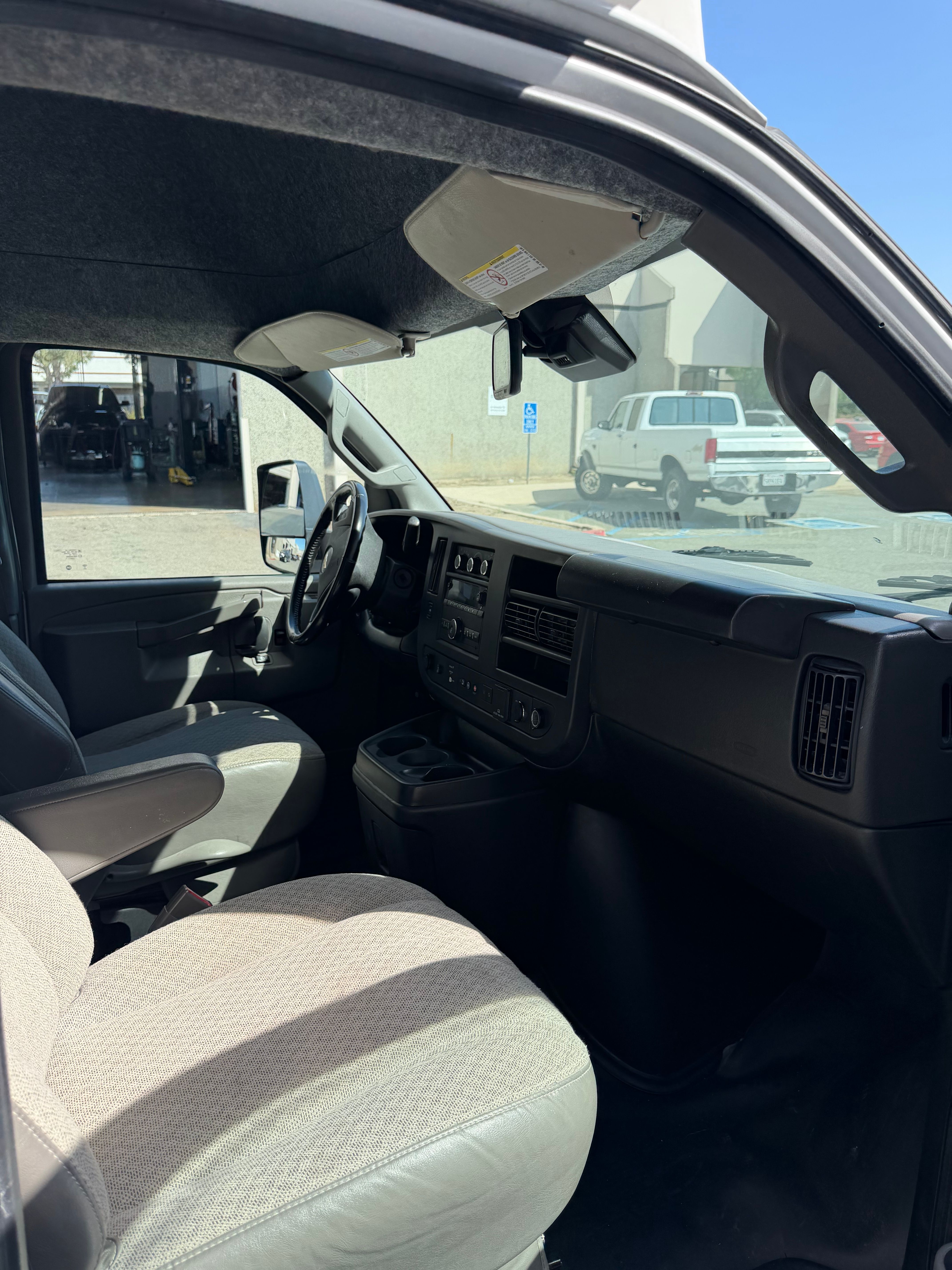 Used 2021 Chevrolet Express 3500 w/ Power Convenience Package RWD image 17
