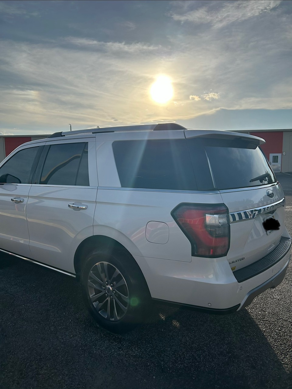 Used 2018 Ford Expedition Limited w/ Equipment Group 301A RWD image 4
