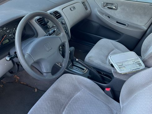 Used 2001 Honda Accord LX image 9