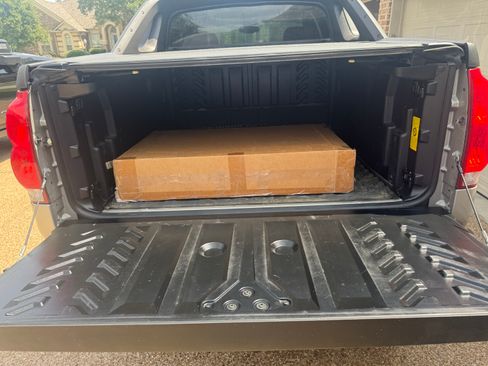 Used 2004 Chevrolet Avalanche Z66 w/ Sun And Sound Package RWD image 9