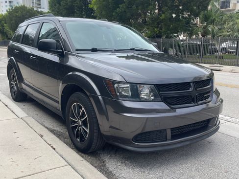Used 2018 Dodge Journey SE w/ Blacktop Package image 4