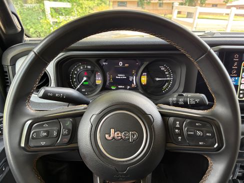 Used 2024 Jeep Wrangler Unlimited AWD/4WD image 13