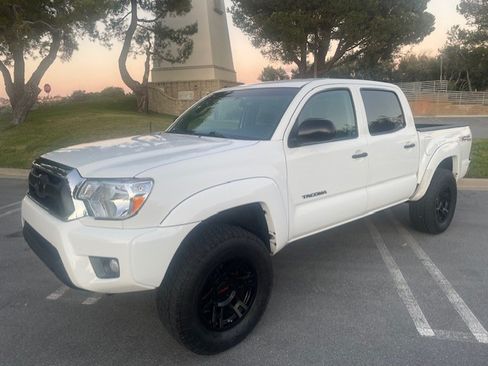 Used 2015 Toyota Tacoma PreRunner w/ TRD Off-Road Package image 11