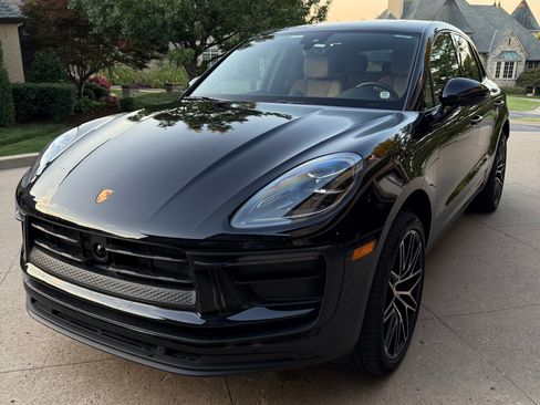 Used 2023 Porsche Macan image 1