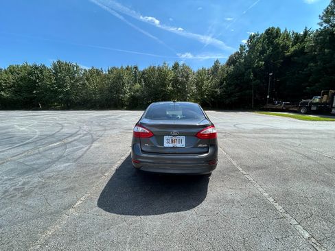Used 2015 Ford Fiesta SE FWD image 9
