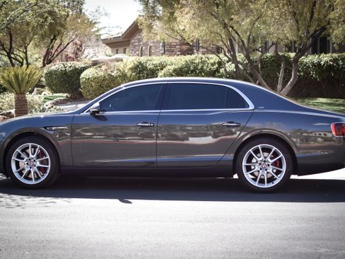 Used 2017 Bentley Flying Spur S V8 image 6