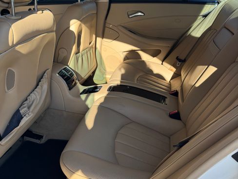 Used 2008 Mercedes-Benz CLS 550 image 12