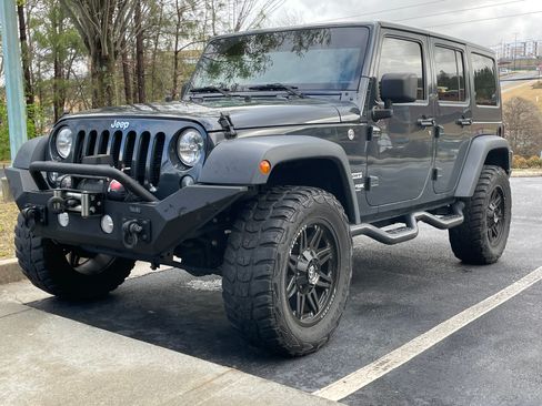 Used 2018 Jeep Wrangler Unlimited Sport S image 4