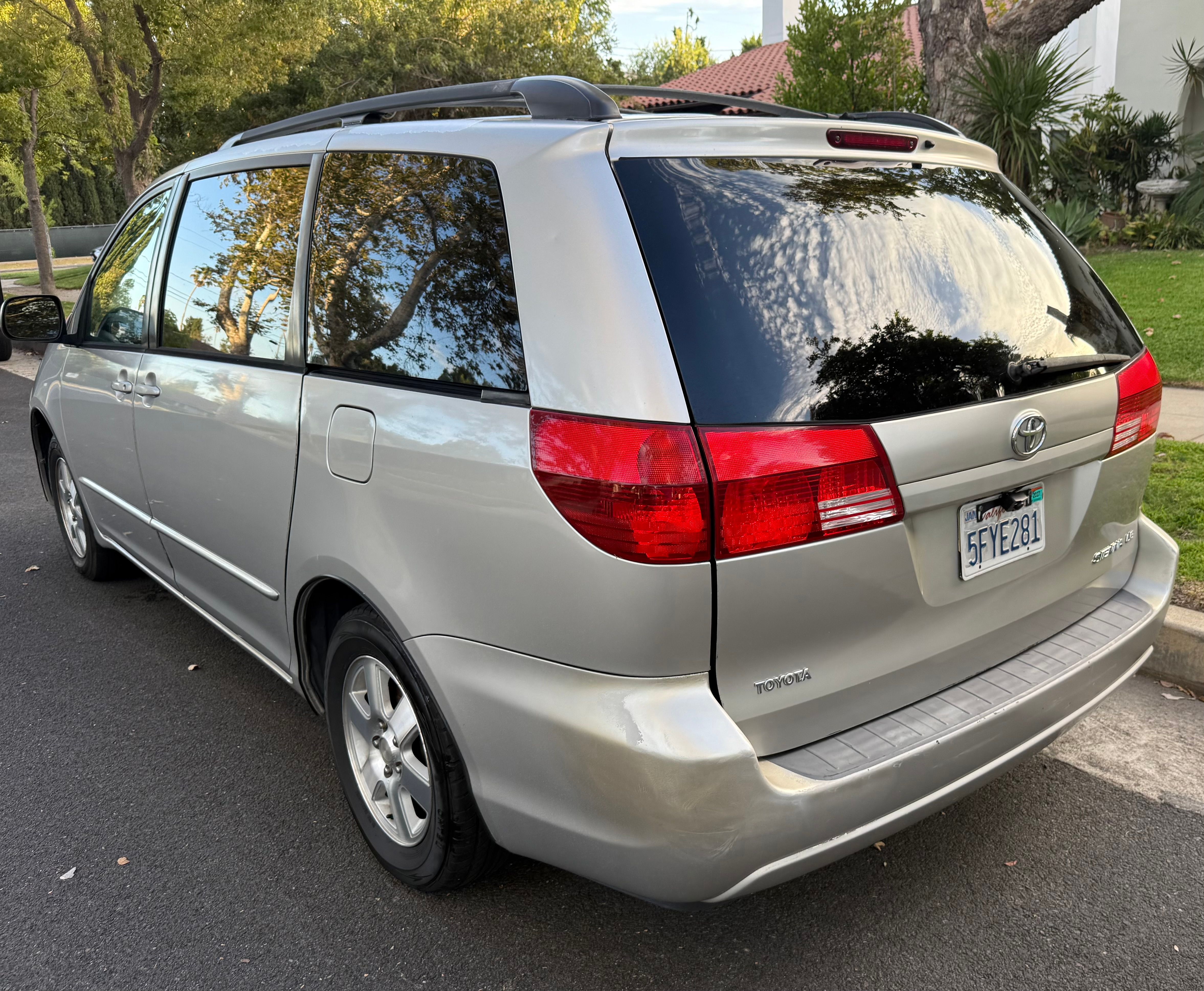 Used 2004 Toyota Sienna LE FWD image 1