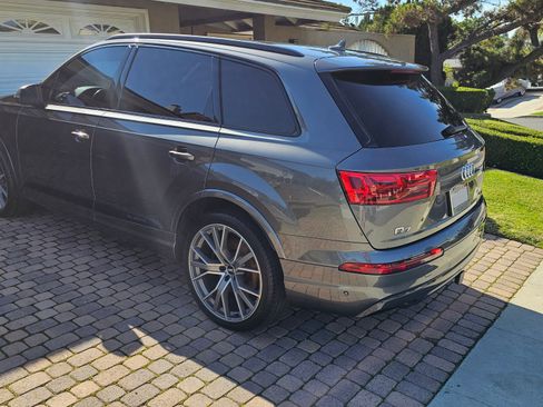 Used 2019 Audi Q7 3.0T Prestige w/ Prestige Package image 4