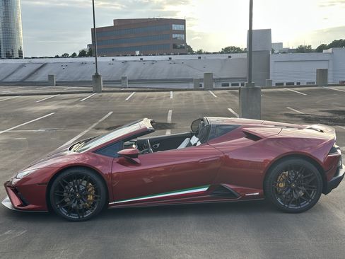 Used 2022 Lamborghini Huracan EVO image 10
