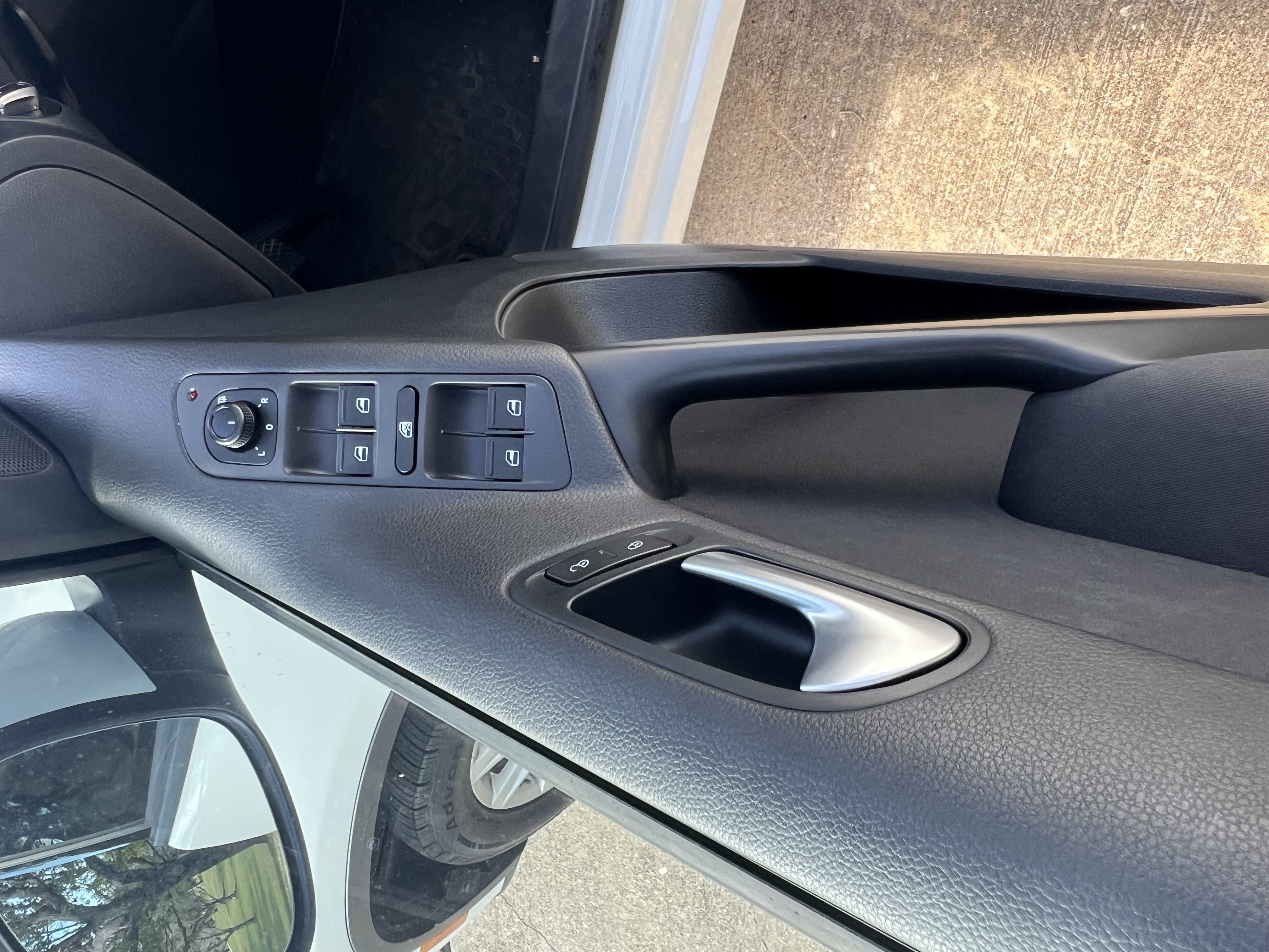 Used 2017 Volkswagen Tiguan S FWD image 17