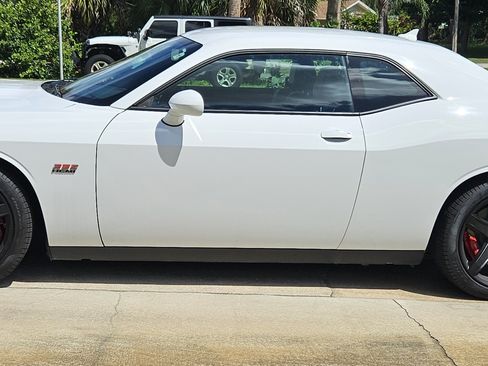 Used 2018 Dodge Challenger SRT image 2