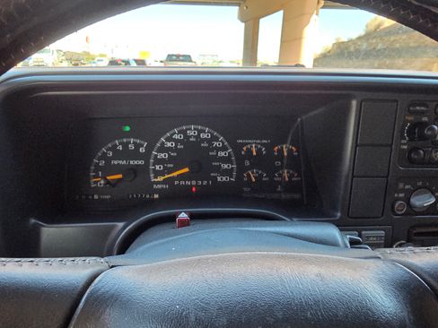 Used 1999 Chevrolet Suburban 4WD w/ Preferred Equipment Group 2 image 9