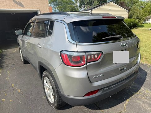 Used 2018 Jeep Compass Latitude w/ Cold Weather Group AWD/4WD image 16