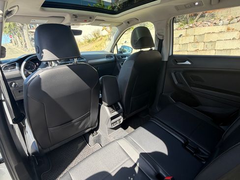 Used 2021 Volkswagen Tiguan SE w/ Panoramic Sunroof Package FWD image 27