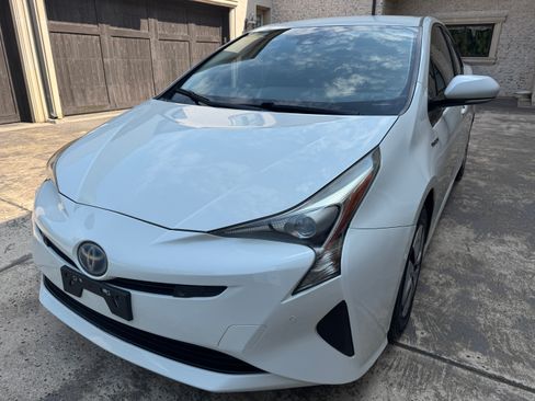 Used 2017 Toyota Prius Two image 2