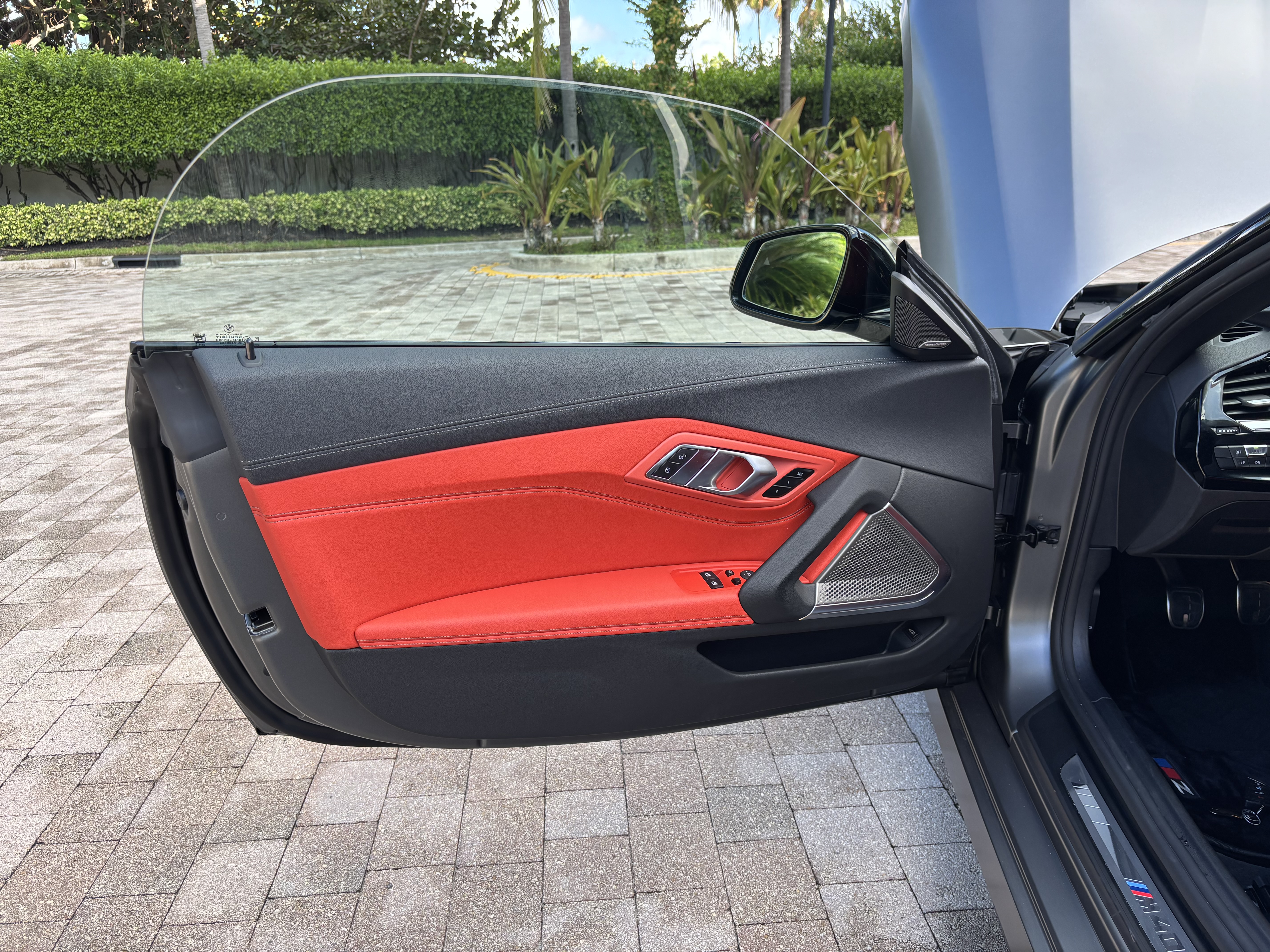 Used 2025 BMW Z4 M40i w/ Edition RWD image 16