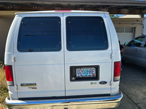 Used 2013 Ford E-350 and Econoline 350 XLT image 5