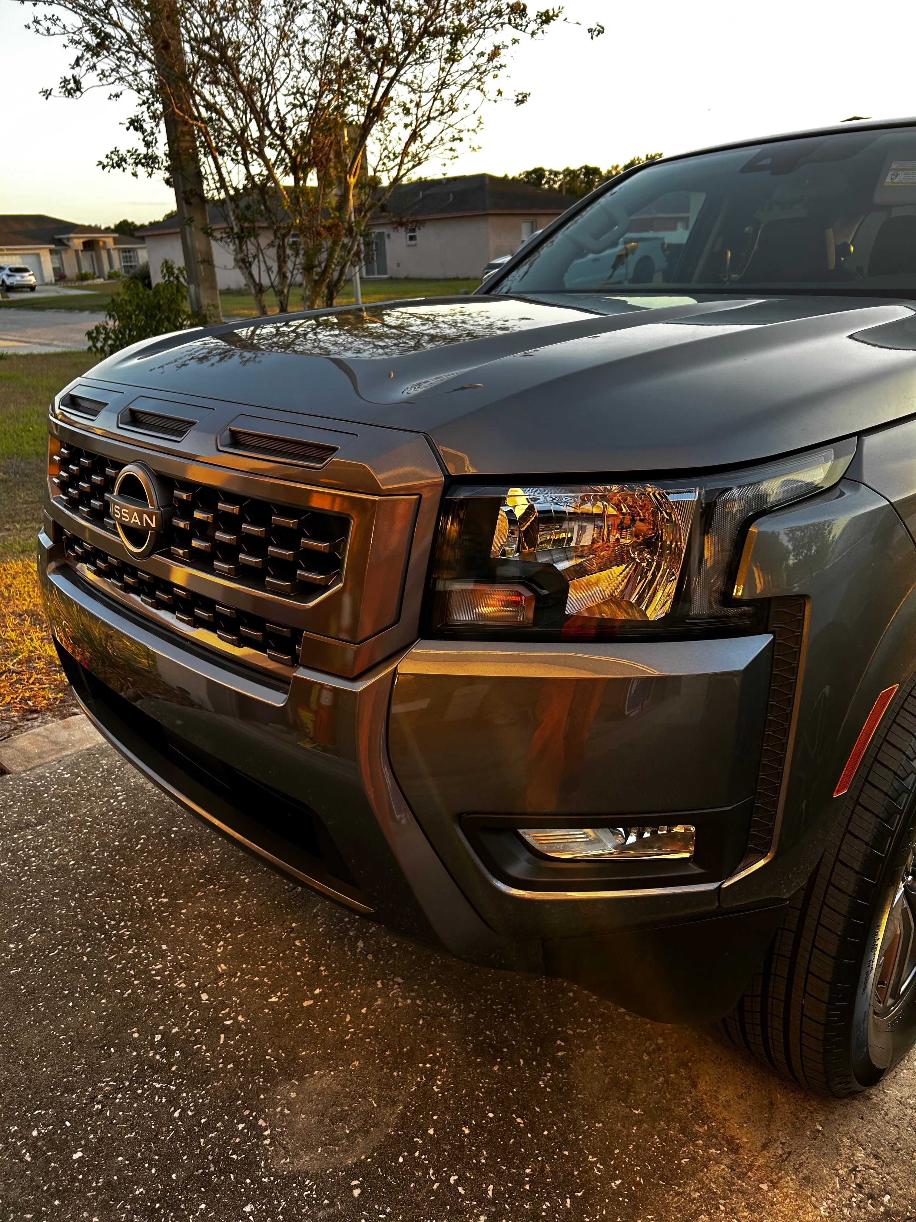Used 2025 Nissan Frontier SV w/ SV Convenience Package RWD image 9