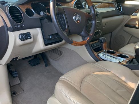 Used 2010 Buick Enclave CXL image 5