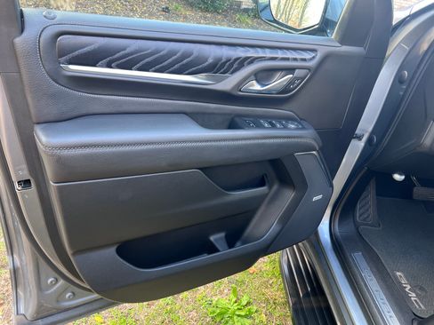 Used 2022 GMC Yukon XL Denali image 15