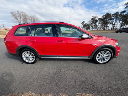 Used 2018 Volkswagen Golf Alltrack SE image 8