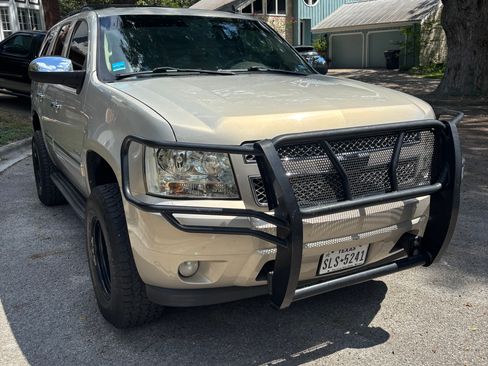 Used 2010 Chevrolet Tahoe LTZ image 14