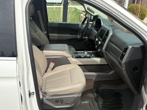 Used 2021 Ford Expedition XLT image 16