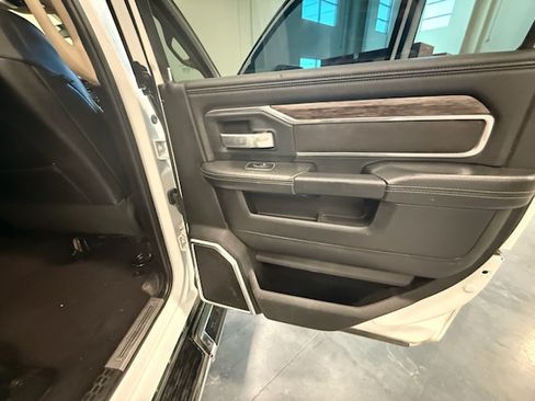 Used 2020 RAM 2500 Laramie w/ Chrome Appearance Group AWD/4WD image 18