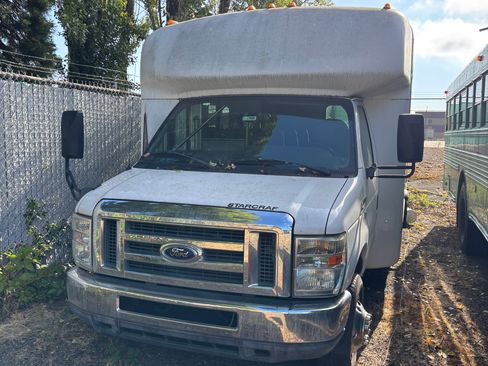 Used 2011 Ford E-350 and Econoline 350 Super Duty w/ Shuttle Bus Prep Pkg RWD image 1