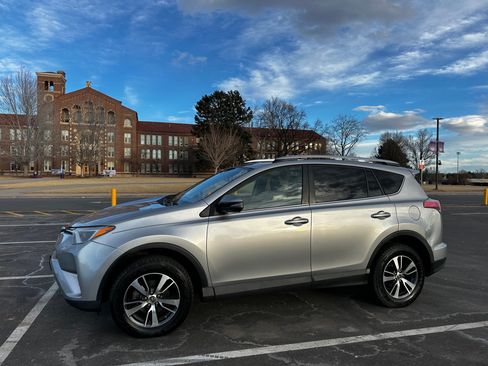 Used 2016 Toyota RAV4 XLE image 1