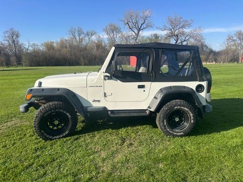 Used 1997 Jeep Wrangler SE AWD/4WD image 2
