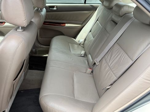 Used 2005 Toyota Camry XLE FWD image 8