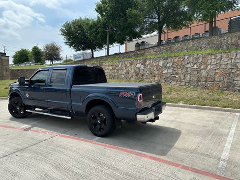 Used 2014 Ford F250 Lariat w/ Lariat Interior Package image 5