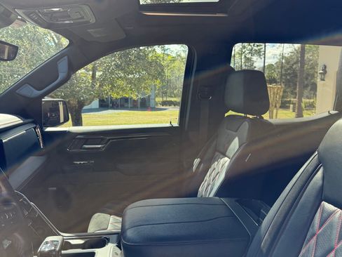 Used 2023 GMC Sierra 1500 AT4 w/ AT4 Premium Package image 9