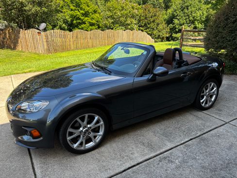 Used 2014 MAZDA MX-5 Miata Grand Touring w/ Premium Package RWD image 2
