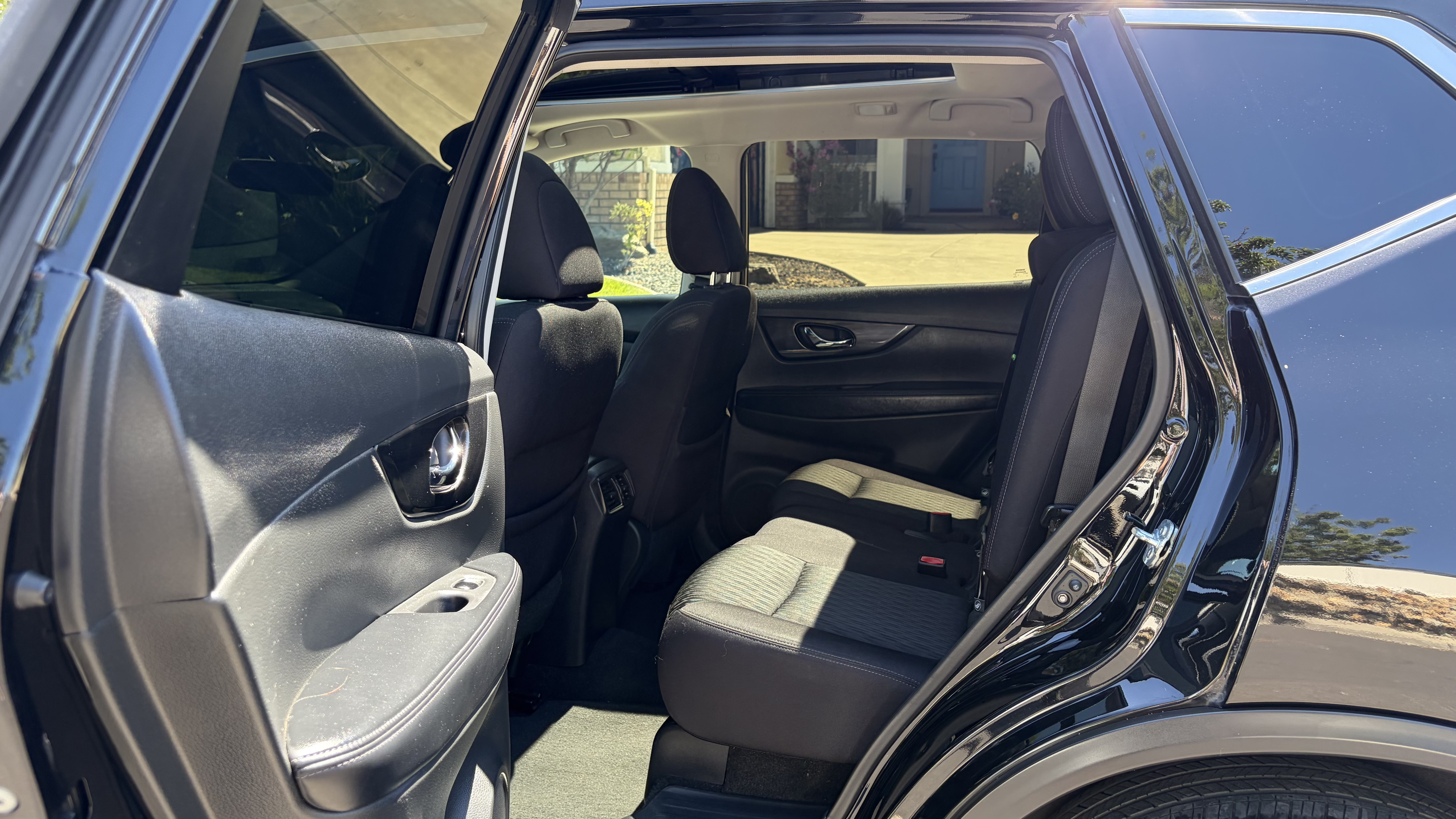 Used 2017 Nissan Rogue SV FWD image 13