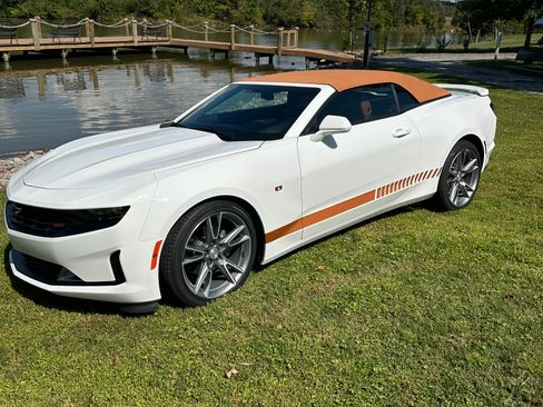 Used 2019 Chevrolet Camaro LT w/ RS Package image 10