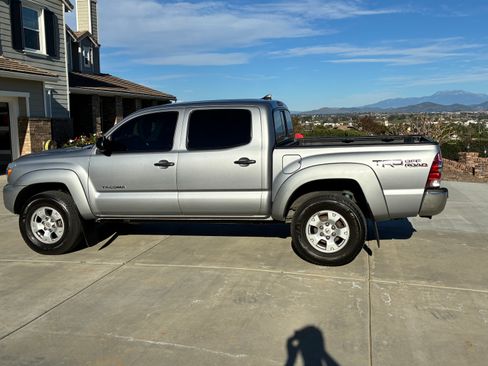 Used 2014 Toyota Tacoma PreRunner image 1