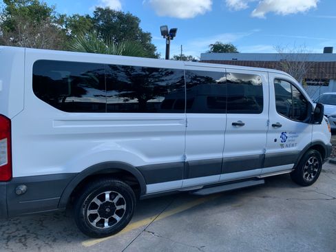 Used 2016 Ford Transit 350 XLT image 4
