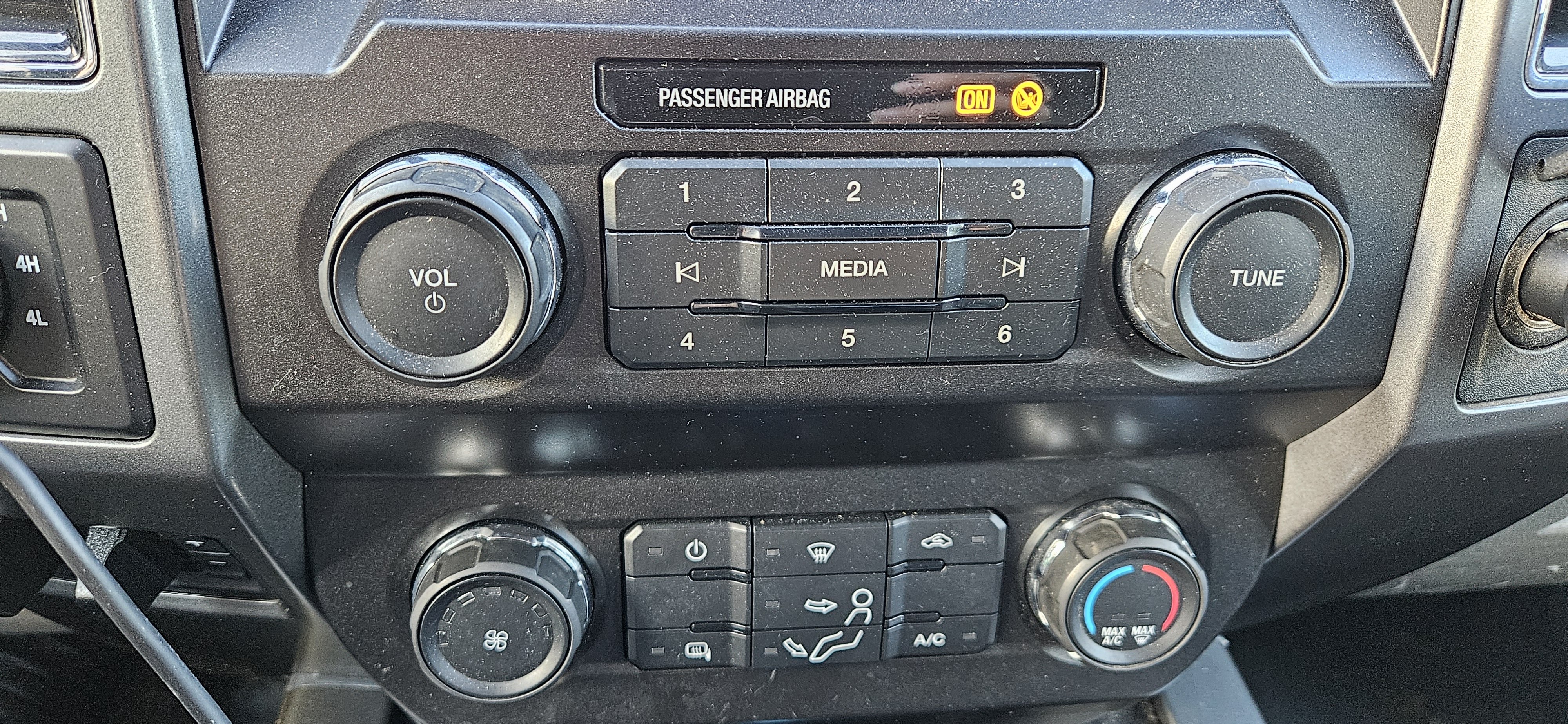 Used 2022 Ford F250 XLT w/ Black Appearance Package AWD/4WD image 25