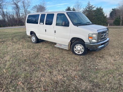 Used 2011 Ford E-350 and Econoline 350 XLT RWD image 6