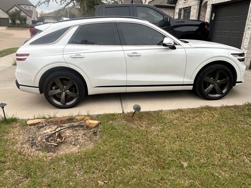 Used 2024 Genesis GV70 2.5T w/ Sport Prestige Package image 2