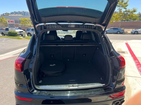 Used 2016 Porsche Cayenne S AWD/4WD image 9