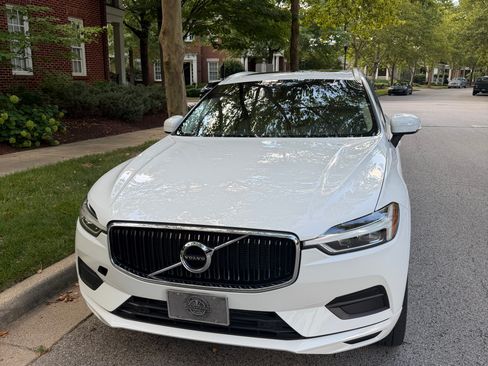 Used 2020 Volvo XC60 T6 Momentum AWD/4WD image 2
