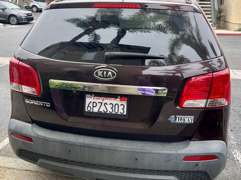 Used 2011 Kia Sorento LX w/ Convenience Pkg image 4