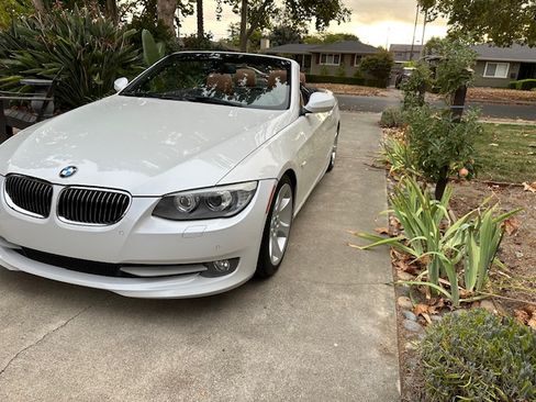 Used 2013 BMW 335i Convertible RWD image 2